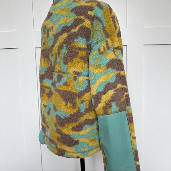 The North Face Fleece 1/4 Snap Pullover - Picture 7 of 13